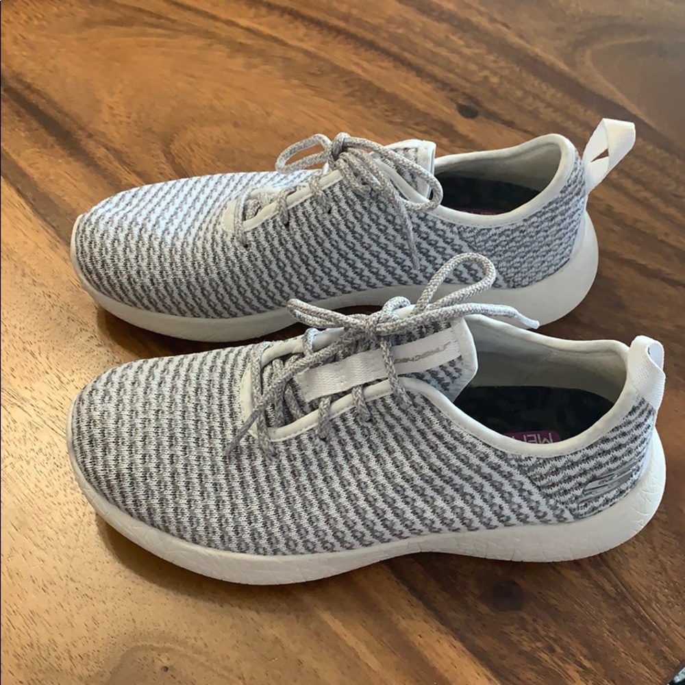 Sketchers memory foam air-cooler new